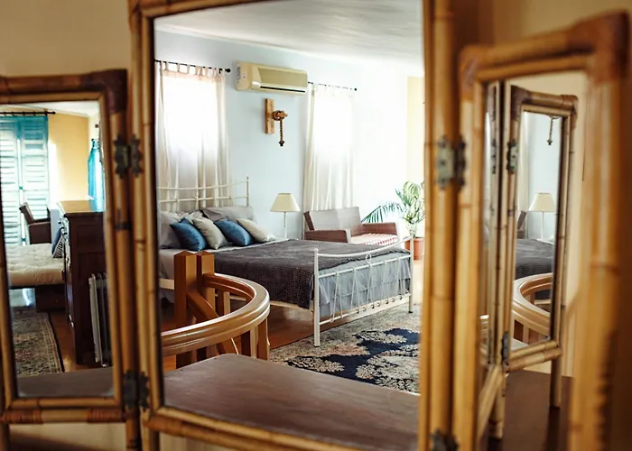 Daphne's Rooftop Apartment *